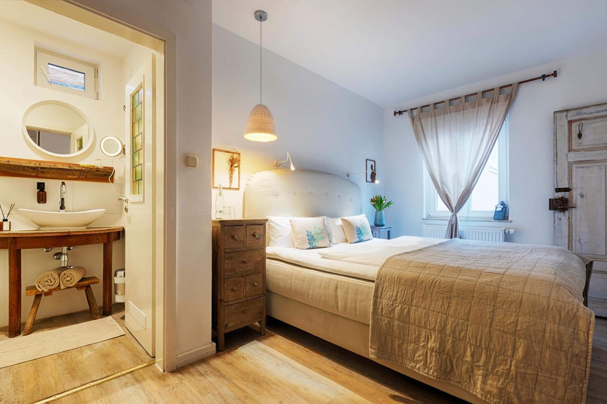 Weinhotel Oechsle & Brix Sommerhausen Bagian luar foto